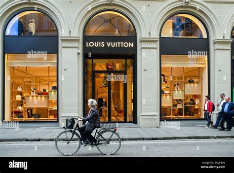 louis vuitton stores in italy.